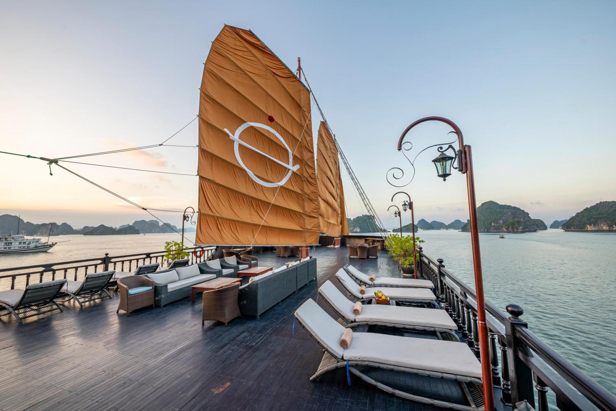 Emperor Cruises Legacy Ha Long Hotel Ngoại thất bức ảnh
