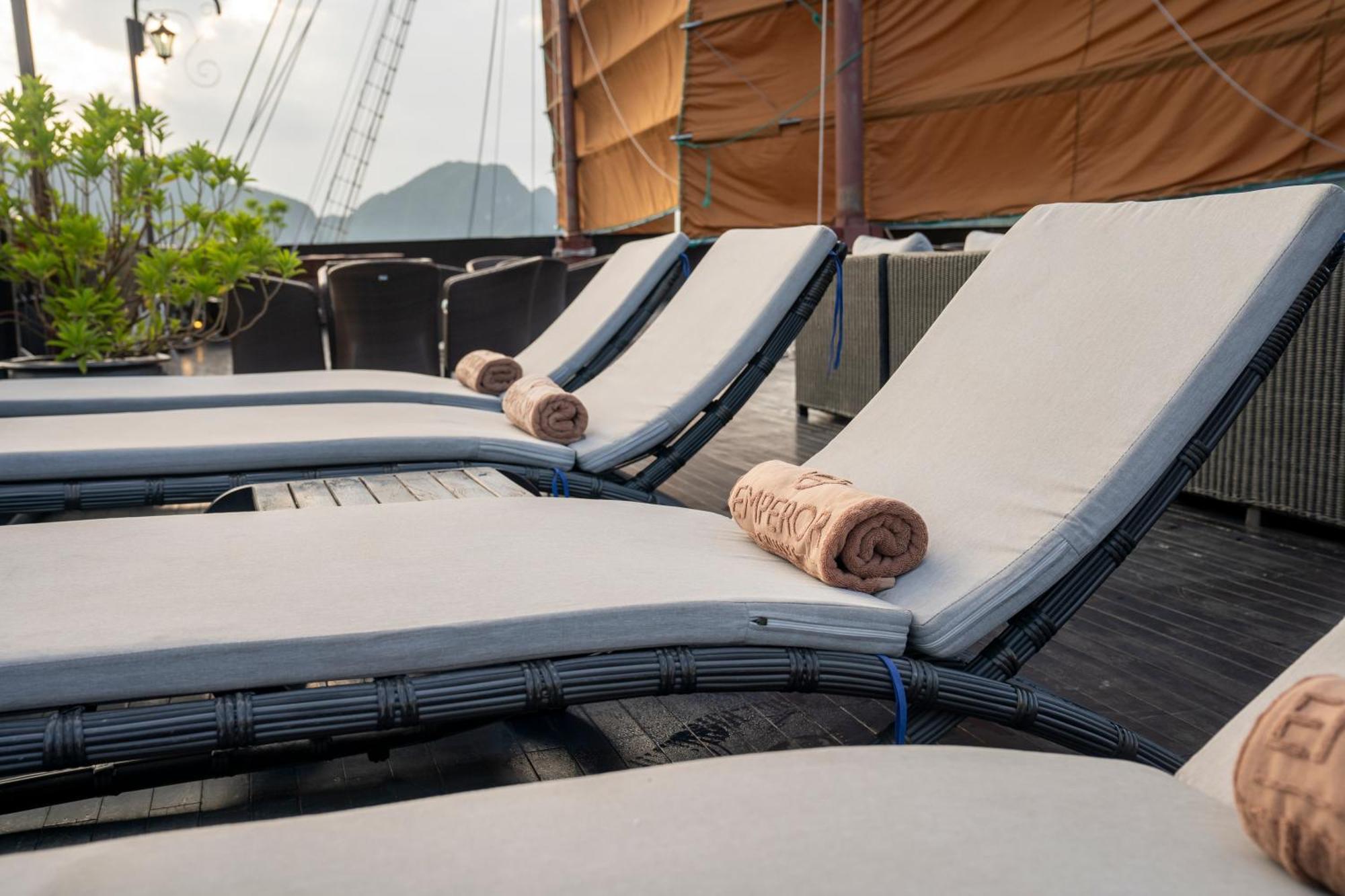 Emperor Cruises Legacy Ha Long Hotel Ngoại thất bức ảnh