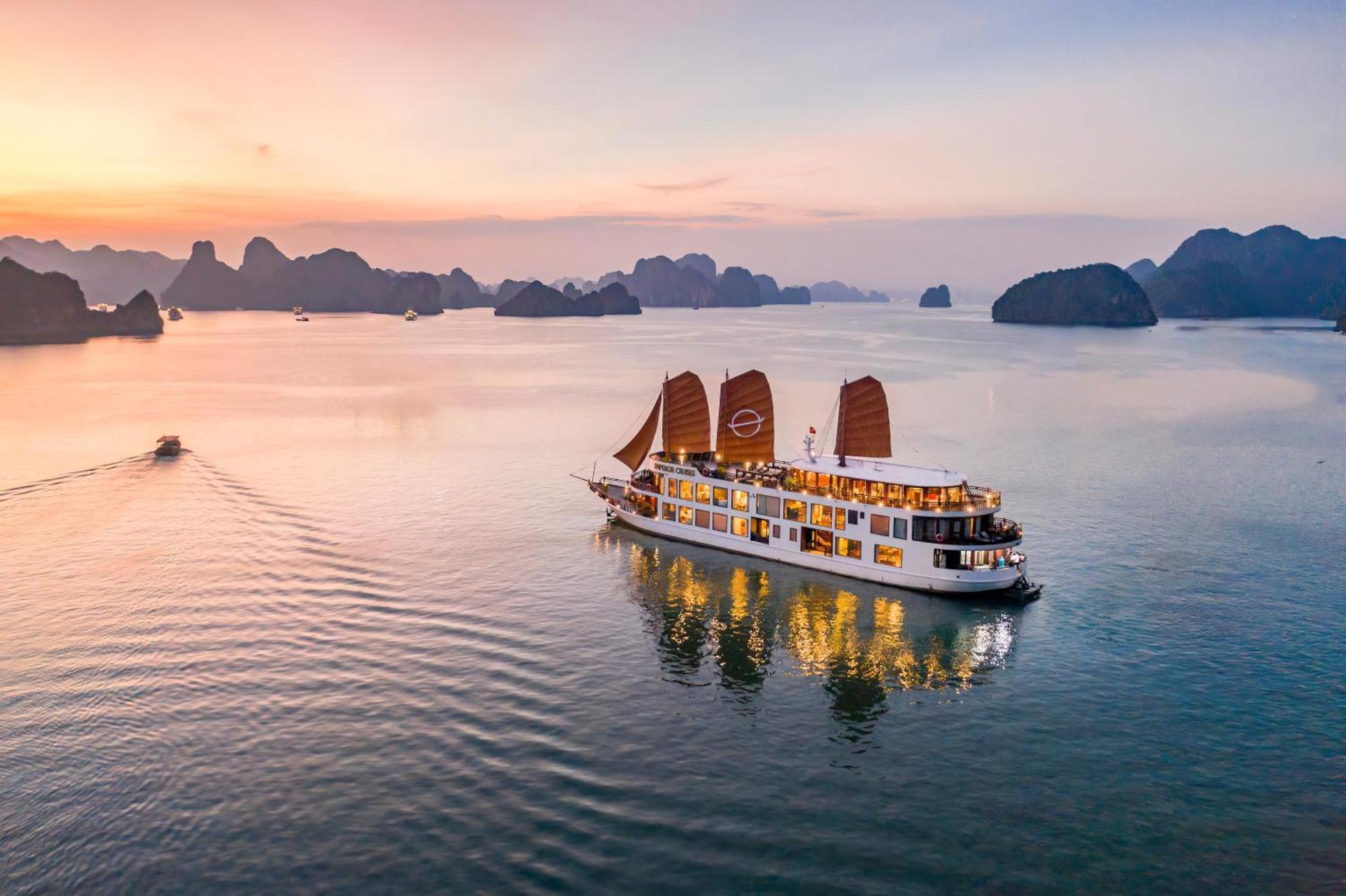 Emperor Cruises Legacy Ha Long Hotel Ngoại thất bức ảnh