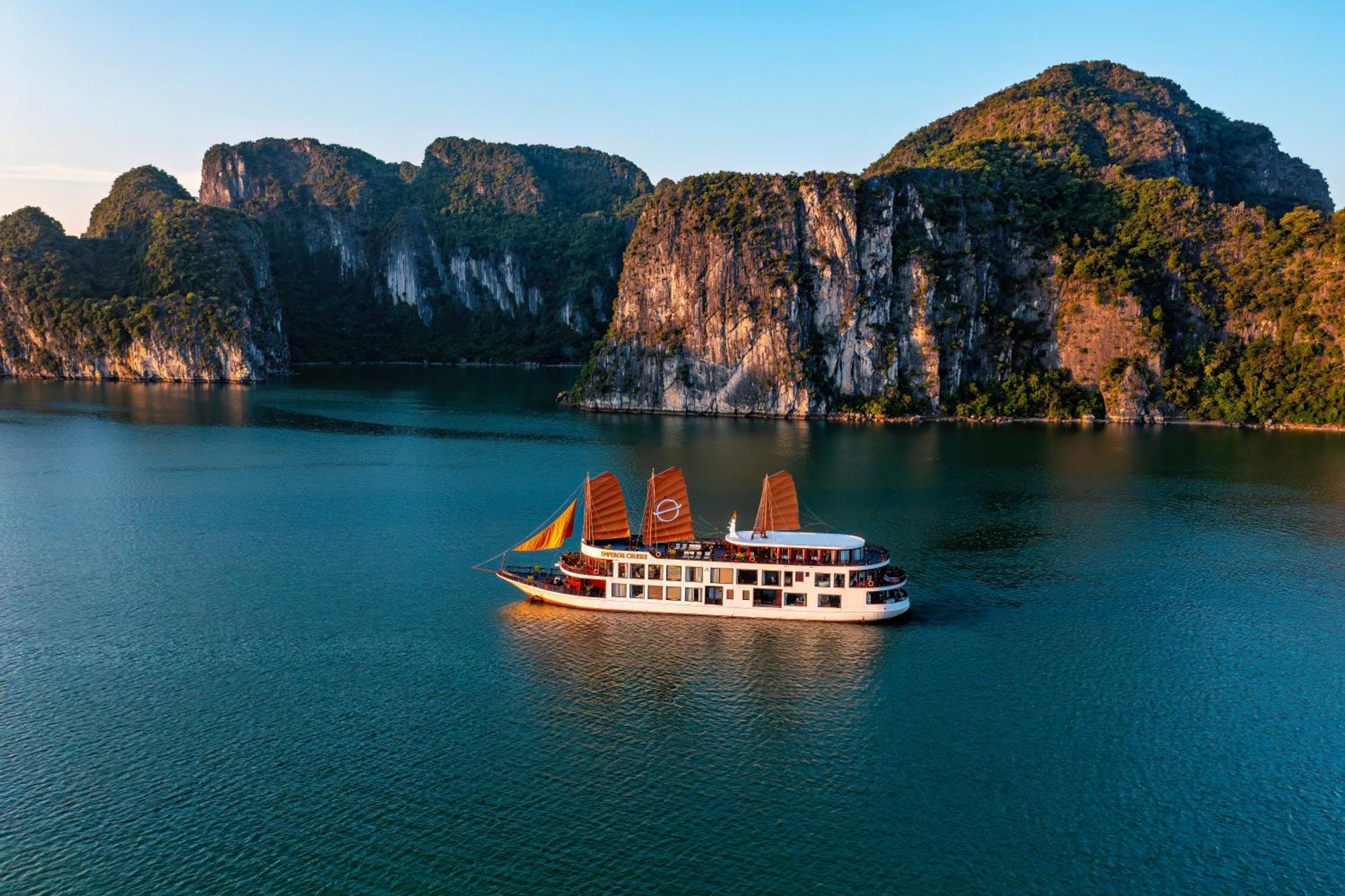 Emperor Cruises Legacy Ha Long Hotel Ngoại thất bức ảnh